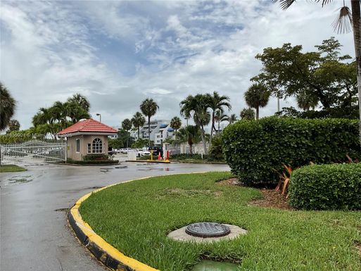 400 Kings Point Dr # 623, Sunny Isles Beach FL 33160