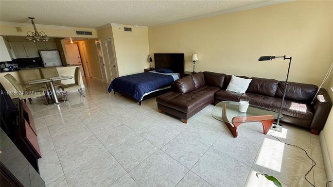 2501 S Ocean Dr # 427, Hollywood FL 33019