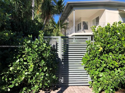 4780 Pine Tree Dr # 2, Miami Beach FL 33140