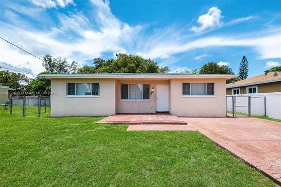 312 SW 2nd Ter, Hallandale Beach FL 33009