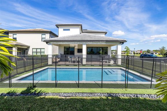 2414 Primrose Pl, Oakland Park FL 33309
