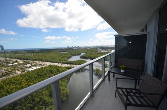 16385 Biscayne Blvd # 2820, North Miami Beach FL 33160