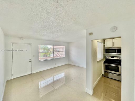 241 SE 9th Ave # 207, Pompano Beach FL 33060