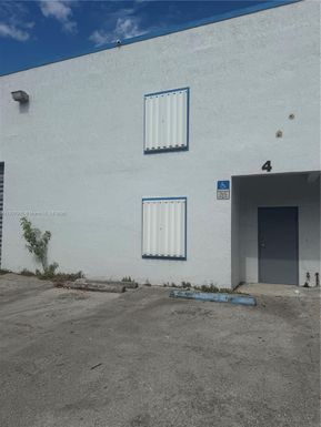 2205 W 80th St # 4, Hialeah FL 33016