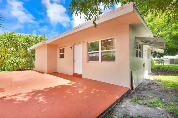 2435 Plunkett St # 1, Hollywood FL 33020