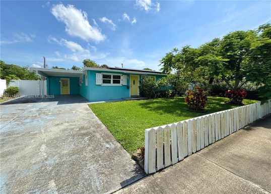 813 Date Palm Dr, Lake Park FL 33403