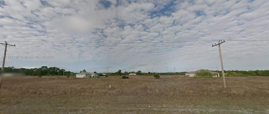 914 Columbus Blvd, Lehigh Acres FL 33974