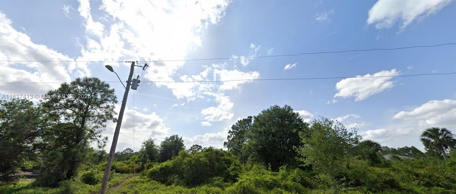 528 Parker Ave S, Lehigh Acres FL 33974