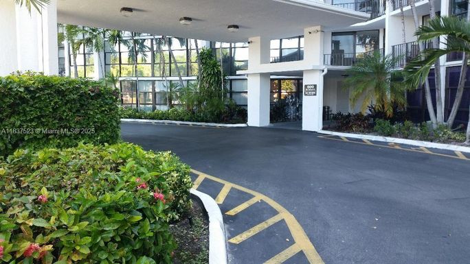 800 Parkview Dr # 226, Hallandale Beach FL 33009