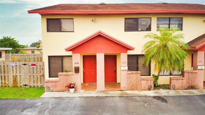 1654 NE 151st St, Miami FL 33162