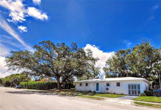 828 NE 76th St, Miami FL 33138