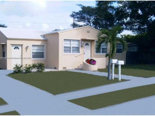 1715 Hayes St, Hollywood FL 33020