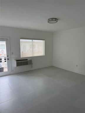 320 85th St # 24, Miami Beach FL 33141