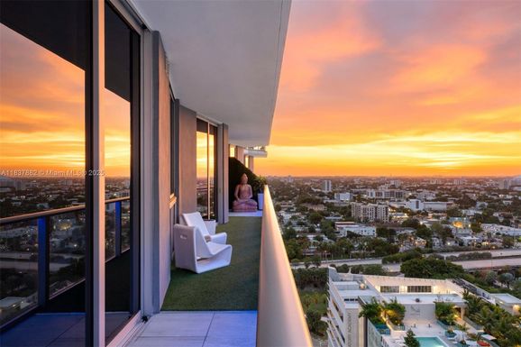 1010 SW 2nd Ave, Miami FL 33130