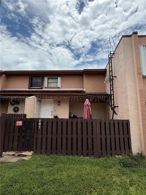 575 W Park Dr # 202, Miami FL 33172