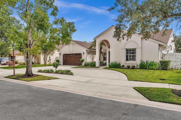 794 Lake Blvd, Weston FL 33326