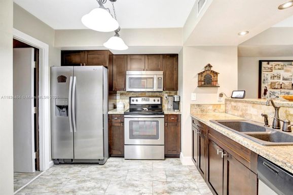 9715 NW 23rd Ct, Pembroke Pines FL 33024