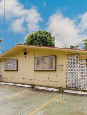 780 NE 127th St, North Miami FL 33161