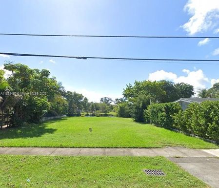 305 SW 5th St, Hallandale Beach FL 33009