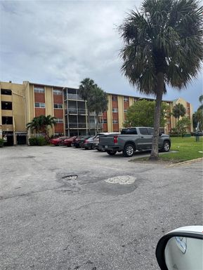 3610 NW 21st St # 413, Lauderdale Lakes FL 33311