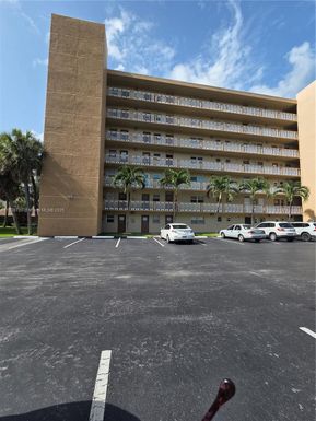 620 NE 12th Ave # 101, Hallandale Beach FL 33009
