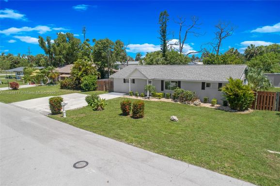 11450 Heidi Lee Lane, Fort Myers FL 33098