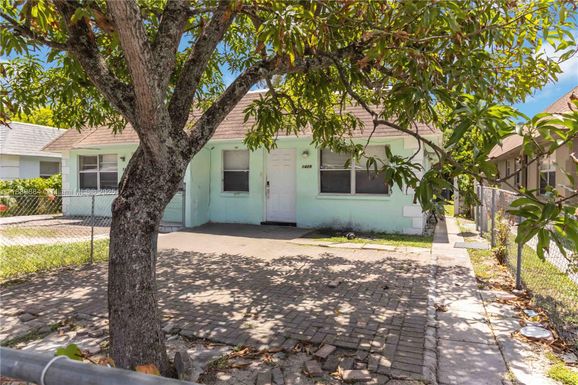 1427 NW 8th Ave, Fort Lauderdale FL 33311