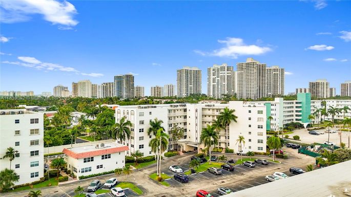 3181 S Ocean Dr # 103, Hallandale Beach FL 33009