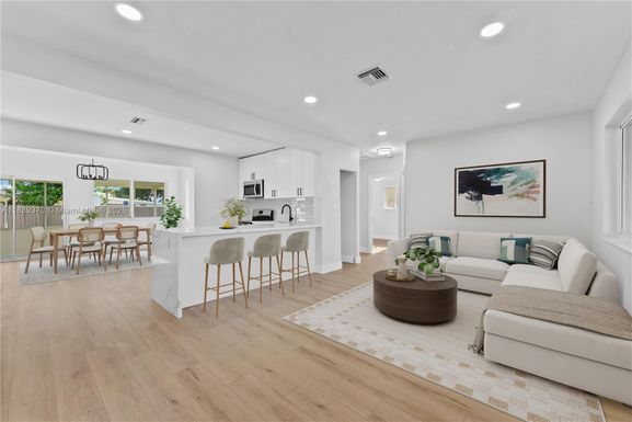 7021 SW 12th St, Pembroke Pines FL 33023