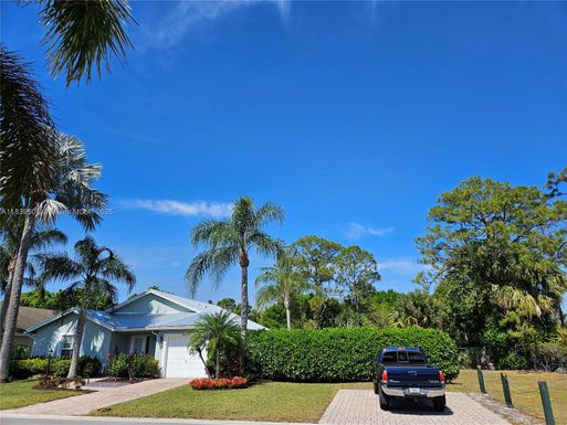 8904 SW Fishermans Wharf Drive, Stuart FL 34997