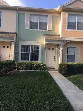 16652 Hemingway Dr, Weston FL 33326