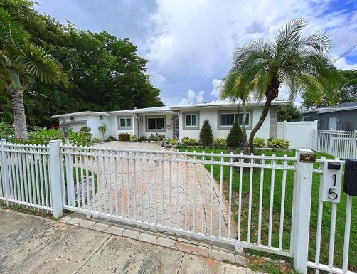 15 NE 134th St, North Miami FL 33161