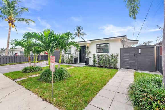 1469 NW 10th St, Dania Beach FL 33004