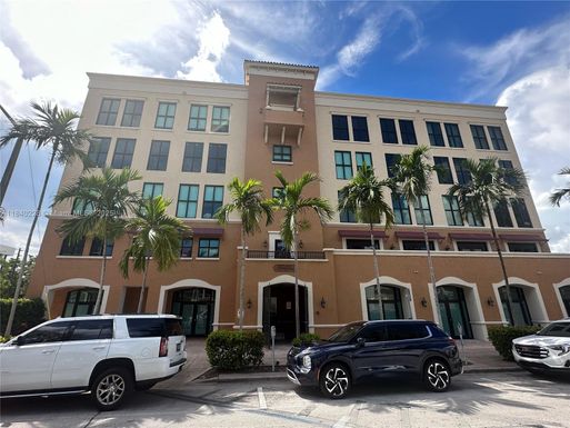 814 Ponce De Leon Blvd # 318, Coral Gables FL 33134