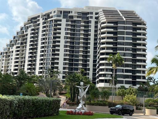 520 Brickell Key Dr # A610, Miami FL 33131