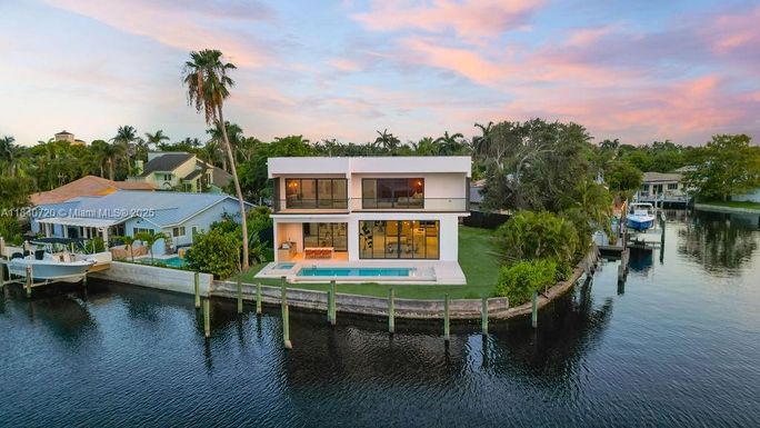 2033 NE 22nd St, Wilton Manors FL 33305