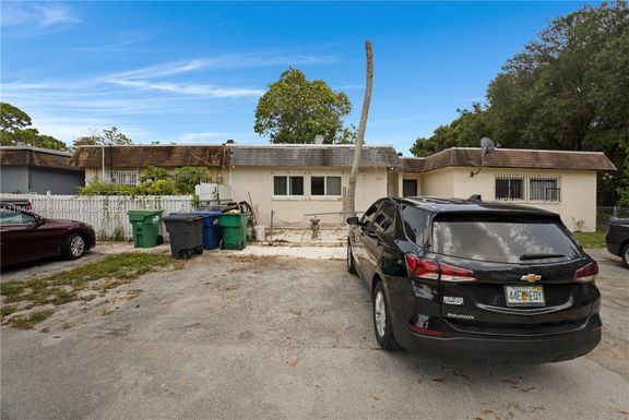 3956 NW 207th St Rd, Miami Gardens FL 33055