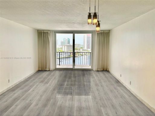 427 Golden Isles Dr # 14F, Hallandale Beach FL 33009
