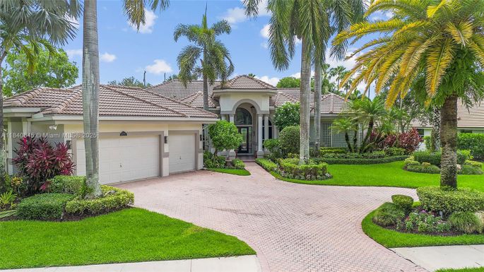 2684 Riviera Ct, Weston FL 33332