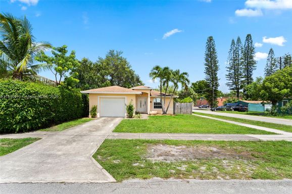 100 NW 3rd Ave, Hallandale Beach FL 33009