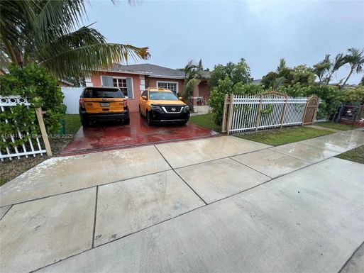 2241 NW 170th St, Miami Gardens FL 33056