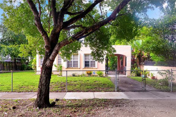 2730 NW 6th St, Miami FL 33125