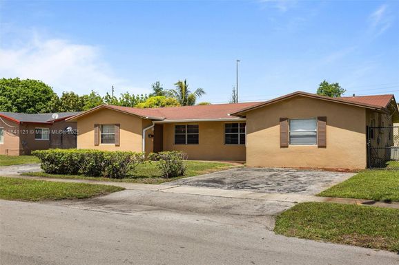 1630 NW 52nd Ave, Lauderhill FL 33313