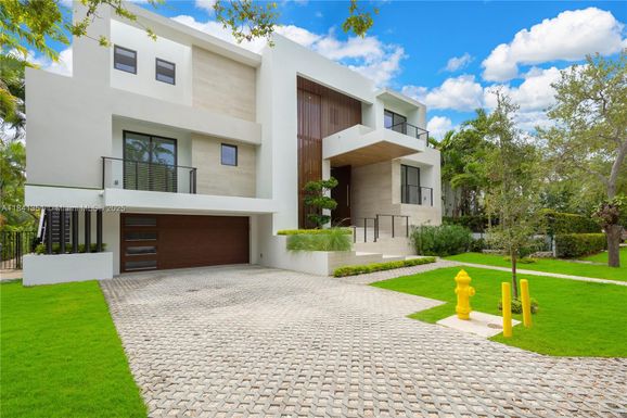 285 Woodcrest Rd, Key Biscayne FL 33149