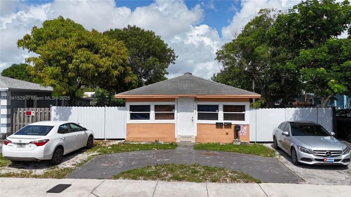 1437 N Andrews Ave, Fort Lauderdale FL 33311