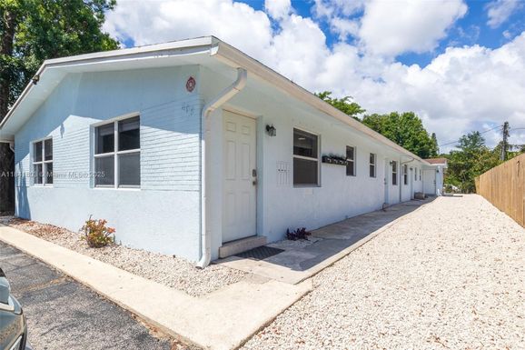 605 SW 14th Ter, Fort Lauderdale FL 33312