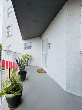 1750 W 46th St # 210, Hialeah FL 33012