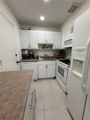 3000 NE 16th Ave # 209, Oakland Park FL 33334