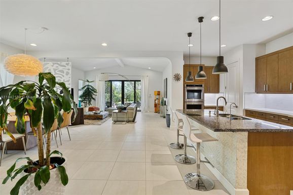 1126 SW 113th Way, Pembroke Pines FL 33025