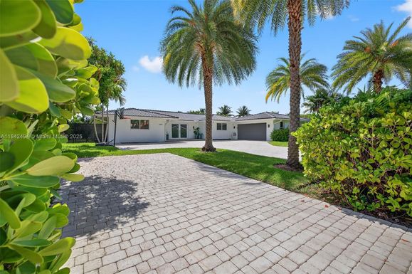 1001 Diplomat Pkwy, Hallandale Beach FL 33009